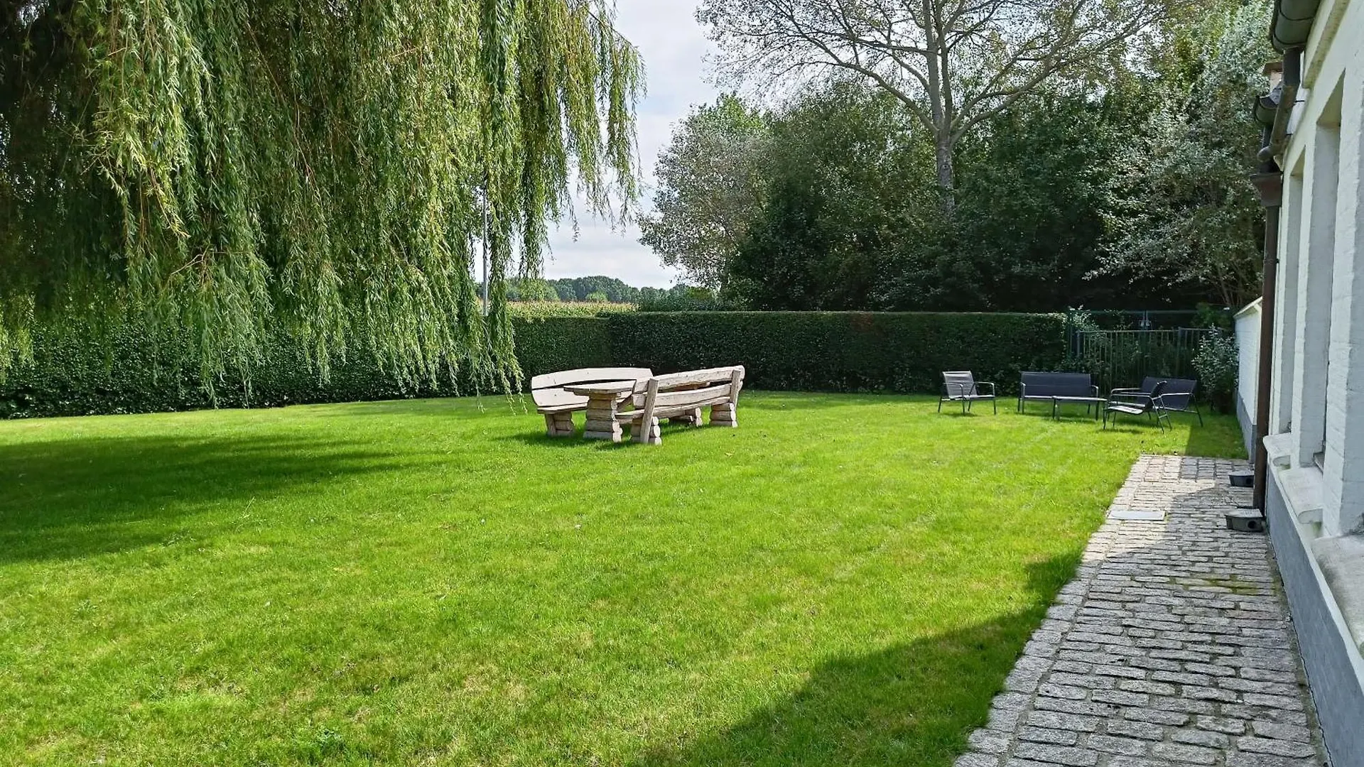 Beautiful 3-Bedroom - 3-Bathroom Appartment Pendula Bruggy